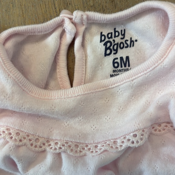 Oshkosh outfit 6 months - Picture 2 of 3